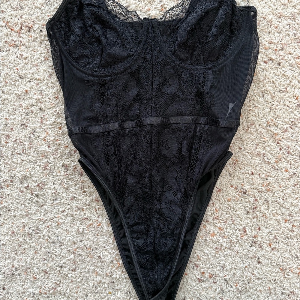 Chic Black Lace Chemise